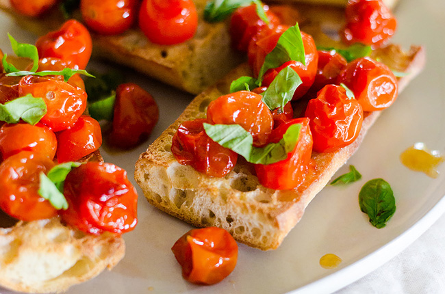 Oven Roasted Tomatoes With Toasted Bread - Food Banjo